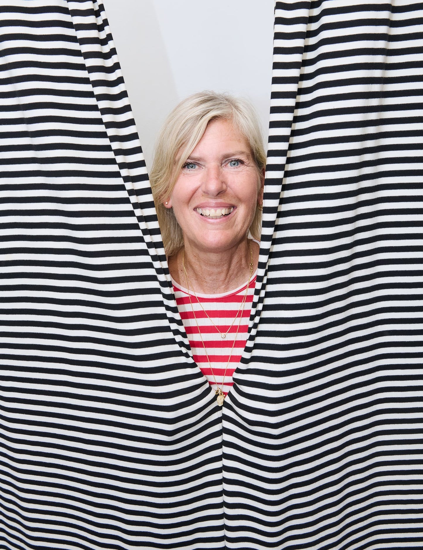 101 Broadway, Red/Ecru