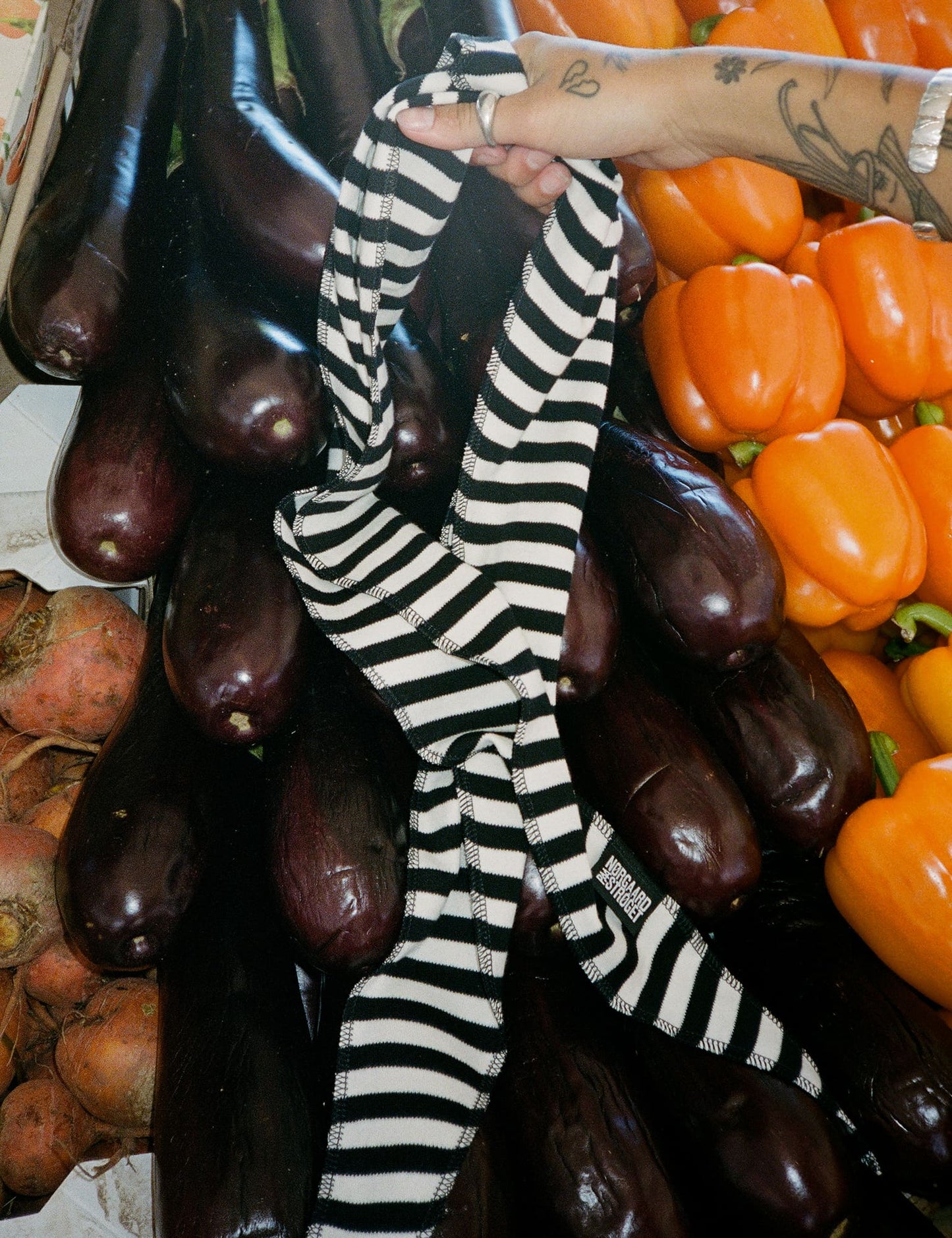 NPS Scarf Triangle, Black/Ecru